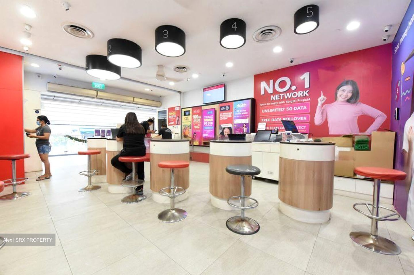 Lucky Plaza (D9), Retail #566771141